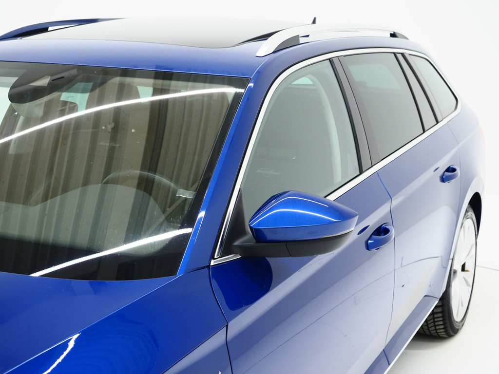 Škoda Superb Combi 1.4 TSI iV Laurin & Klement 59