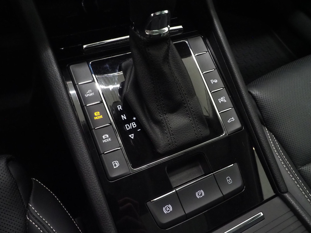 Škoda Superb Combi 1.4 TSI iV Laurin & Klement 84