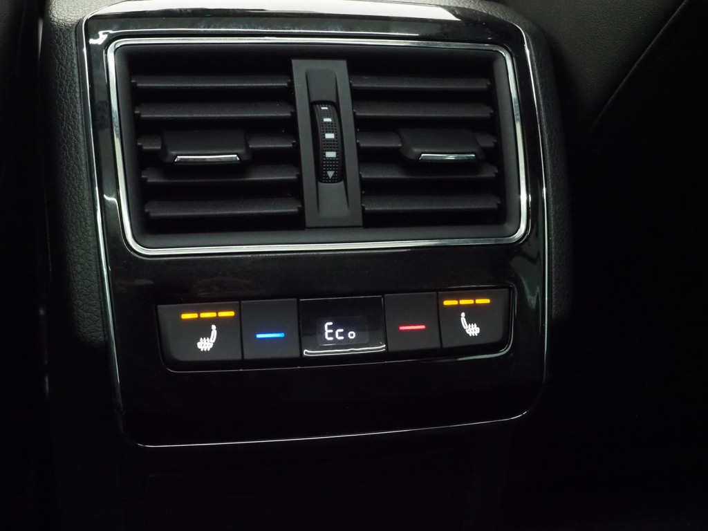 Škoda Superb Combi 1.4 TSI iV Laurin & Klement 86