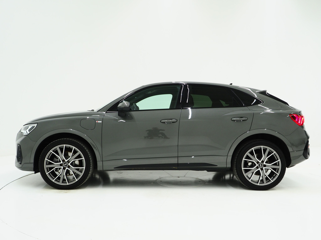 Audi Q3 Sportback 45 TFSI e S-Line Edition Black 1