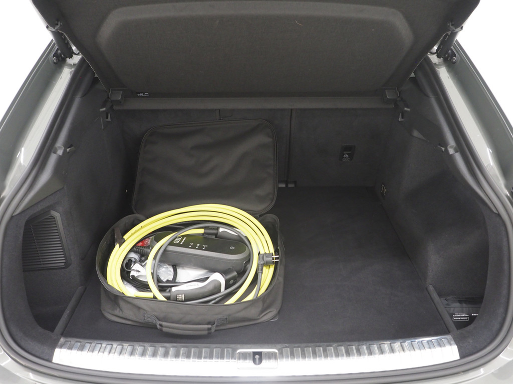 Audi Q3 Sportback 45 TFSI e S-Line Edition Black 74