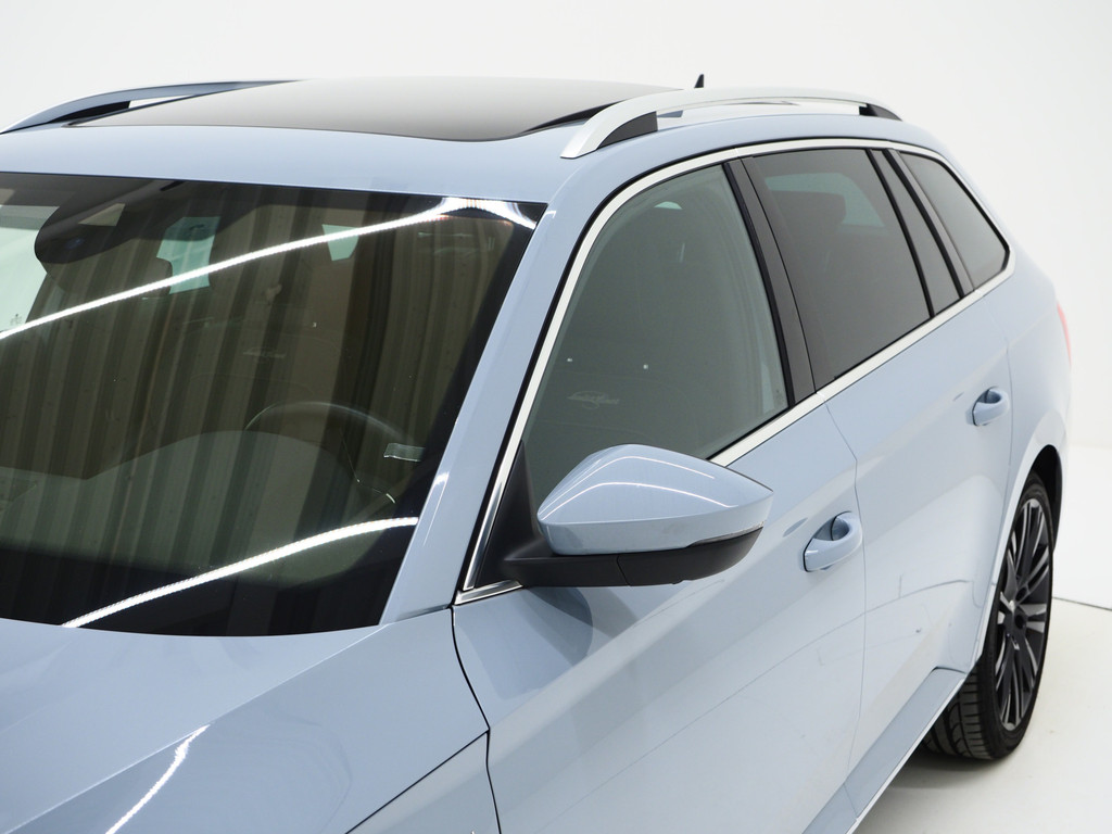 Škoda Superb Combi 1.4 TSI iV Laurin & Klement 12