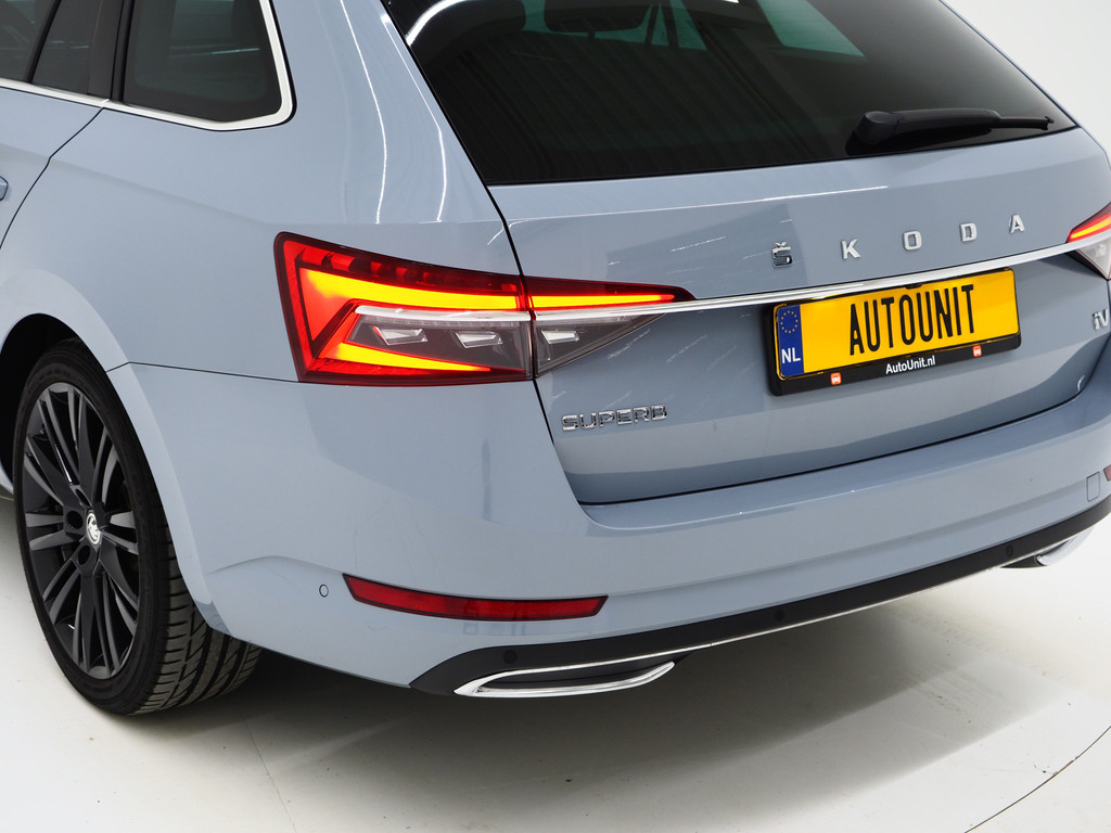 Škoda Superb Combi 1.4 TSI iV Laurin & Klement 13