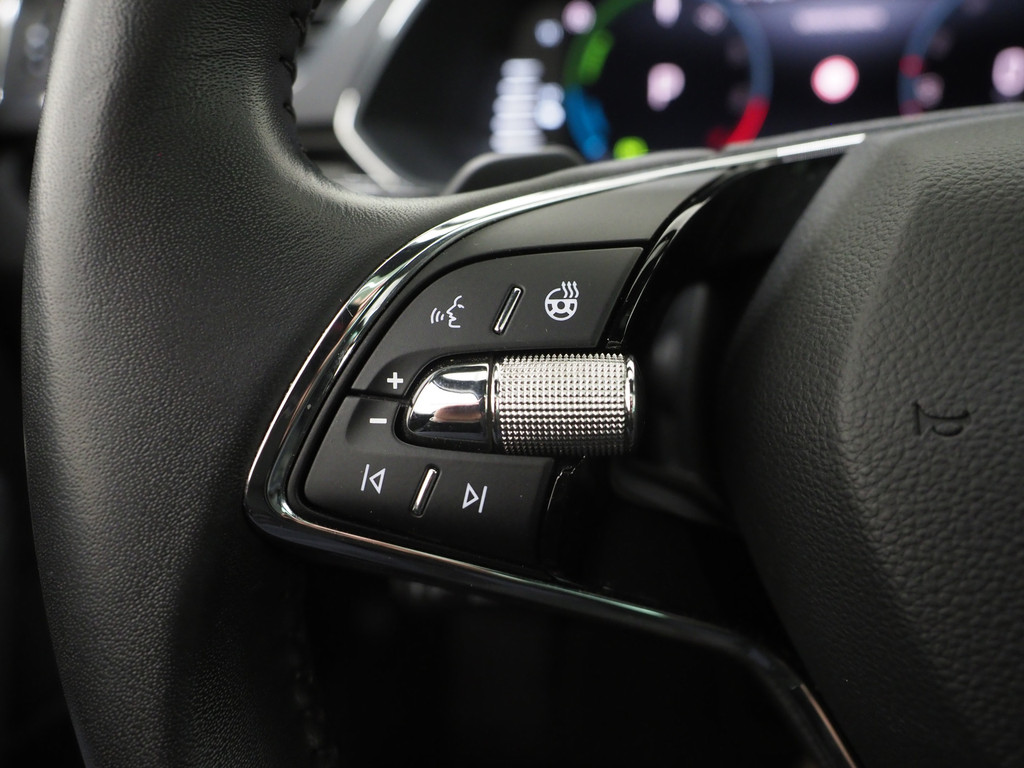 Škoda Superb Combi 1.4 TSI iV Laurin & Klement 23