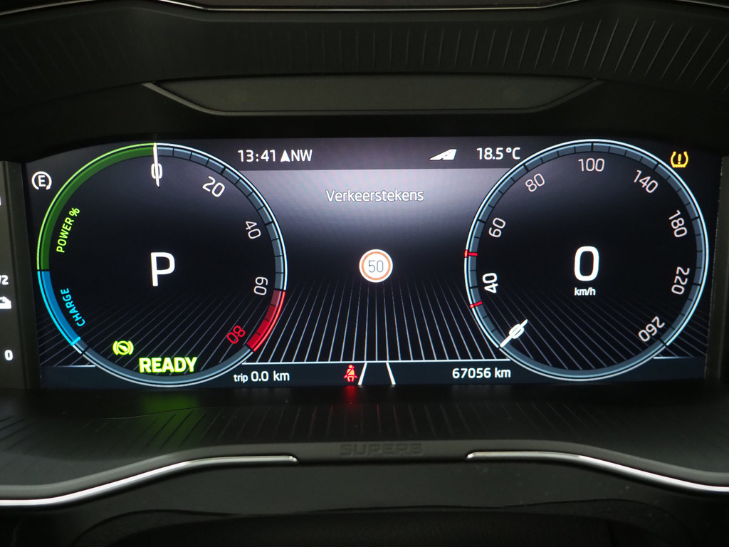 Škoda Superb Combi 1.4 TSI iV Laurin & Klement 26