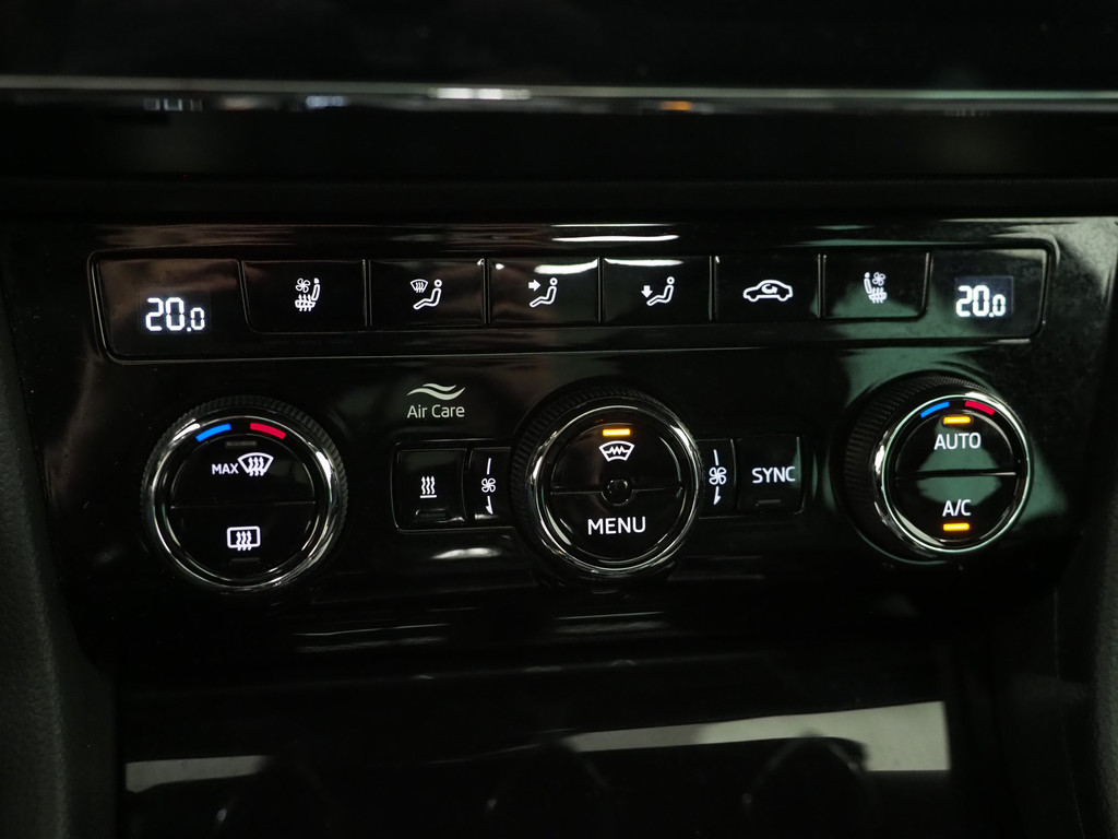 Škoda Superb Combi 1.4 TSI iV Laurin & Klement 34