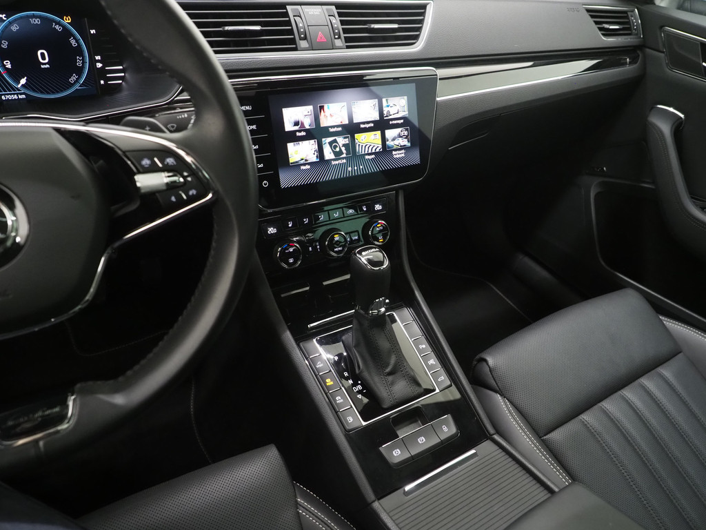 Škoda Superb Combi 1.4 TSI iV Laurin & Klement 36