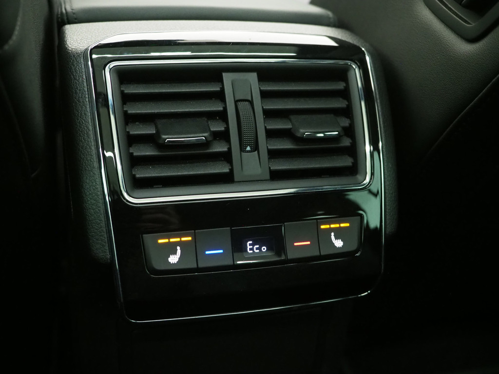 Škoda Superb Combi 1.4 TSI iV Laurin & Klement 37