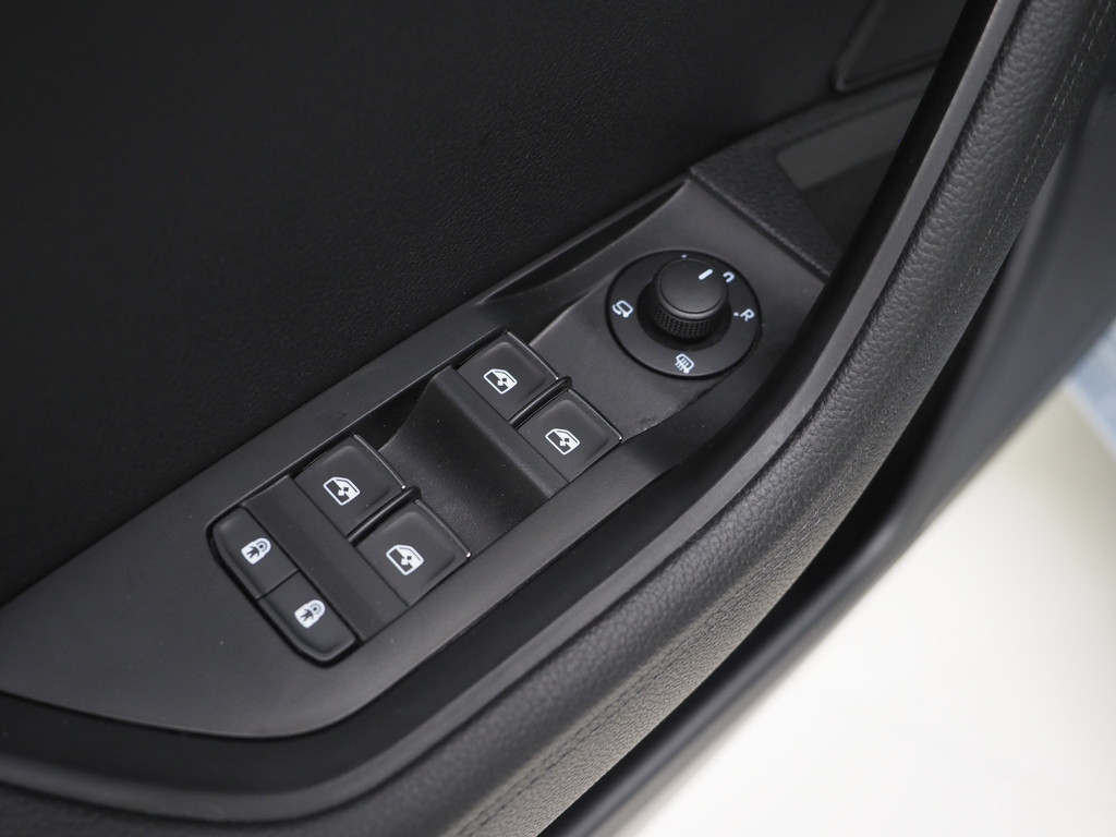 Škoda Superb Combi 1.4 TSI iV Laurin & Klement 62