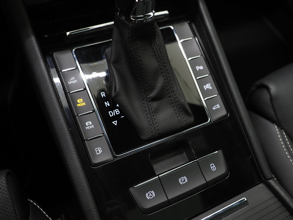 Škoda Superb Combi 1.4 TSI iV Laurin & Klement 80