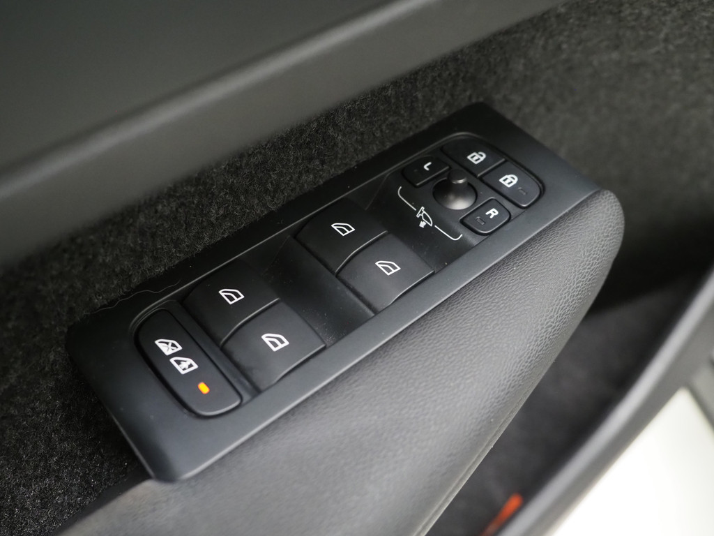 Volvo XC40 1.5 T5 Plug-in hybrid Ultimate Dark 20