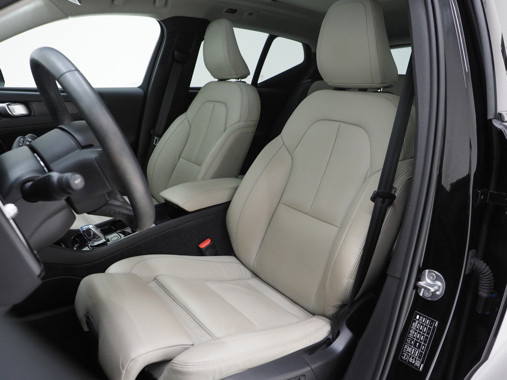 Volvo XC40 1.5 T5 Plug-in hybrid Ultimate Dark 3