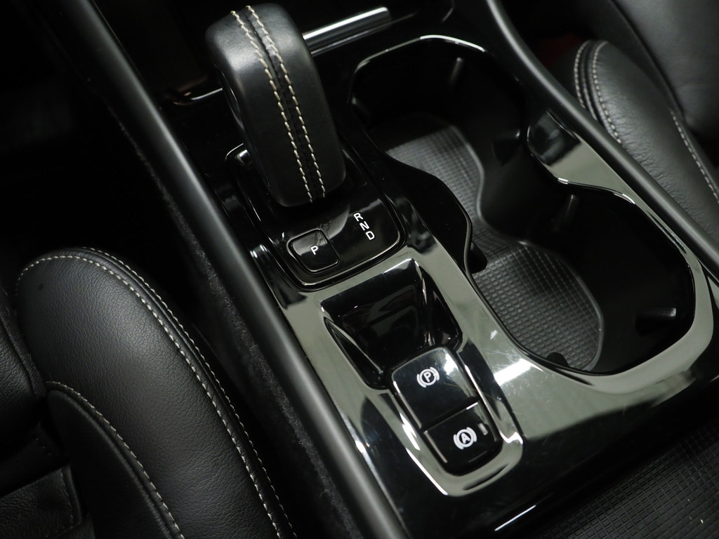 Volvo XC40 1.5 T5 Recharge R-Design 37