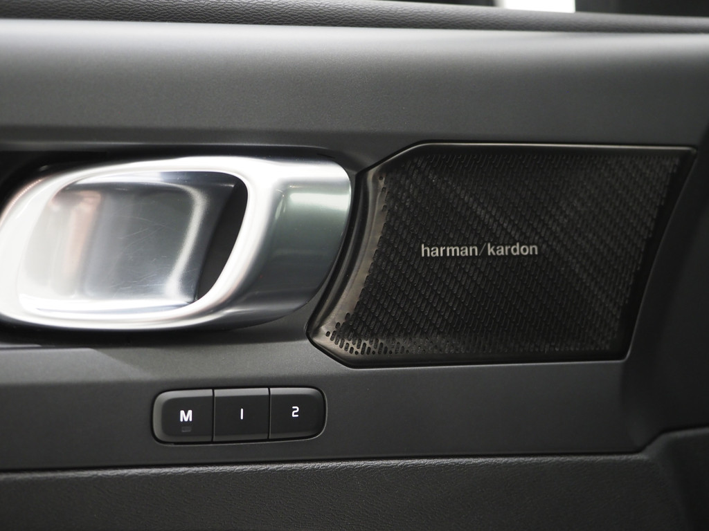 Volvo XC40 1.5 T5 Recharge R-Design 65