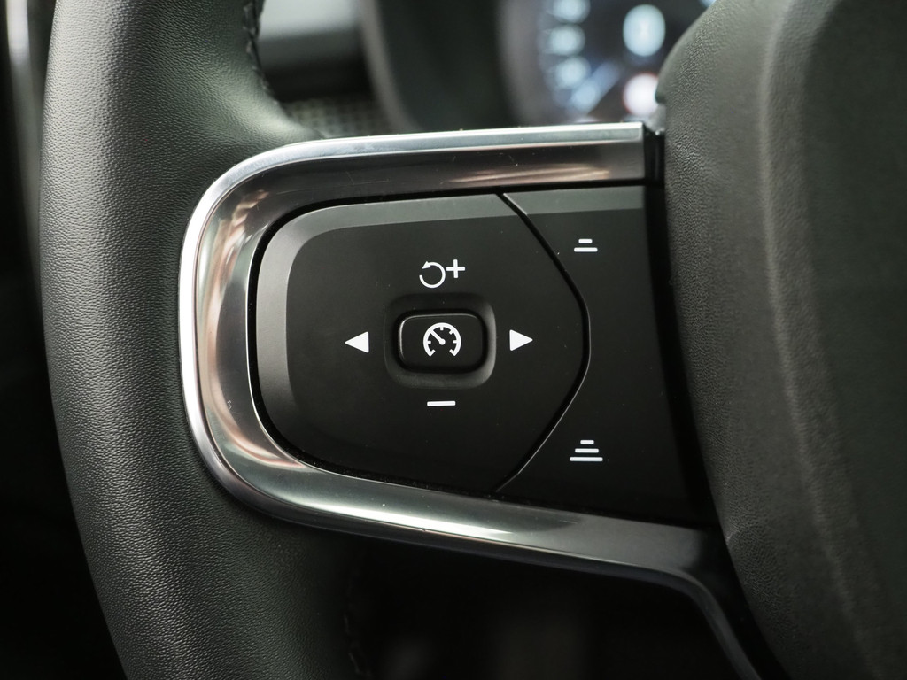 Volvo XC40 1.5 T5 Recharge R-Design 70