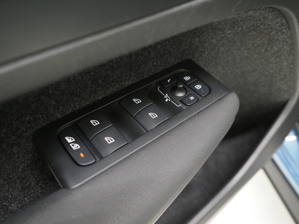 Volvo XC40 1.5 T5 Plug-in hybrid Ultimate Dark 21