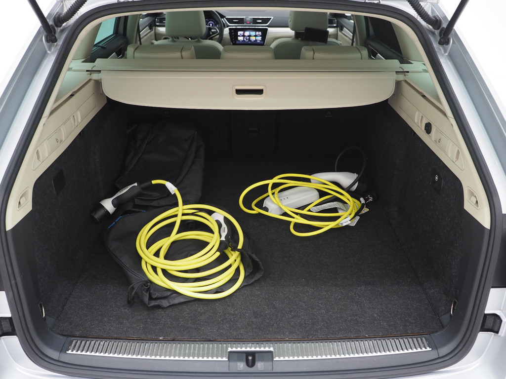 Škoda Superb Combi 1.4 TSI iV Style 41