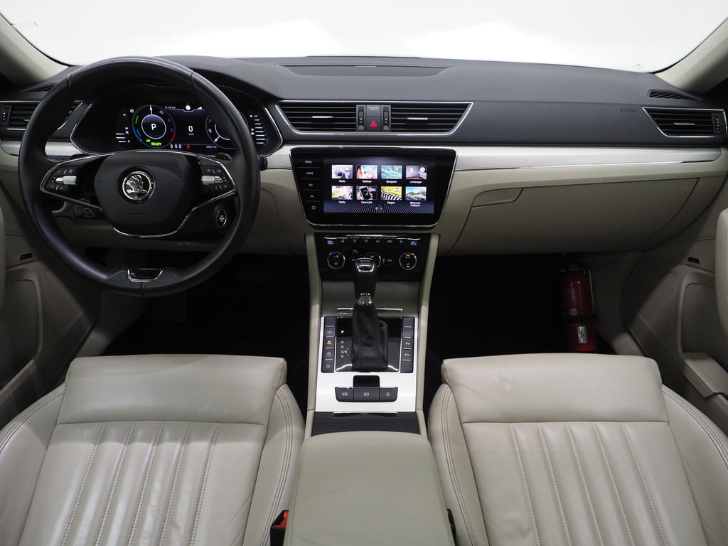 Škoda Superb Combi 1.4 TSI iV Style 46