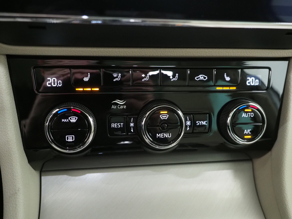 Škoda Superb Combi 1.4 TSI iV Style 76