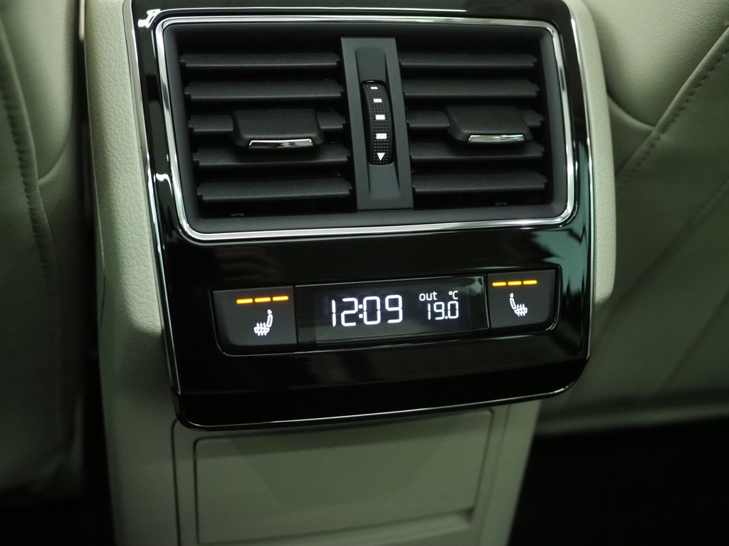 Škoda Superb Combi 1.4 TSI iV Style 79