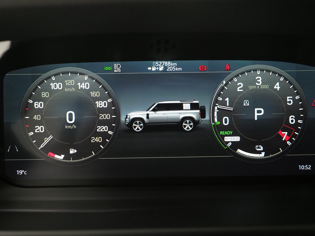 Land Rover Defender 110 2.0 P400e 26