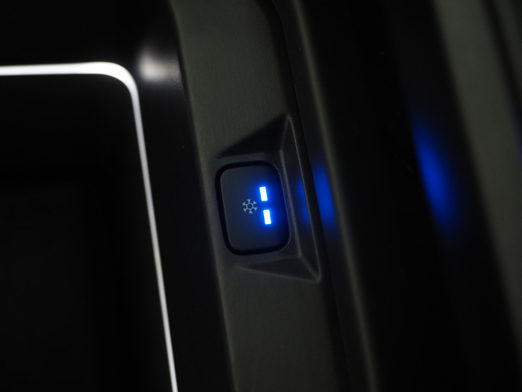 Land Rover Defender 110 2.0 P400e 34