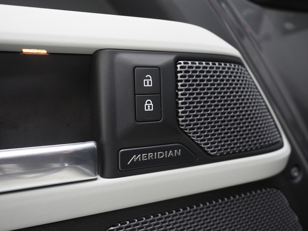 Land Rover Defender 110 2.0 P400e 63