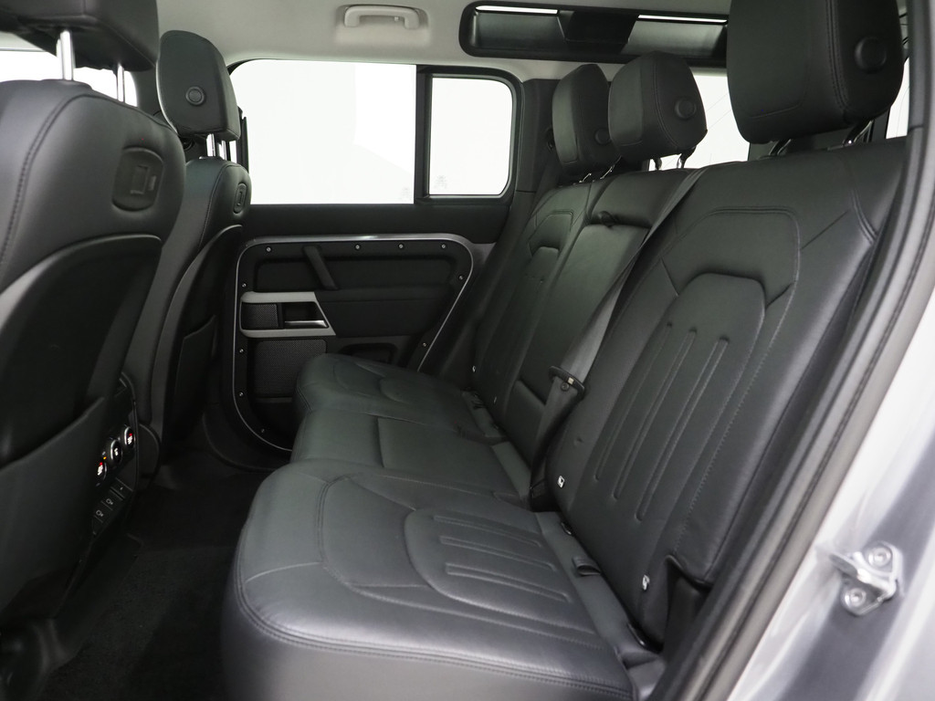 Land Rover Defender 110 2.0 P400e 79