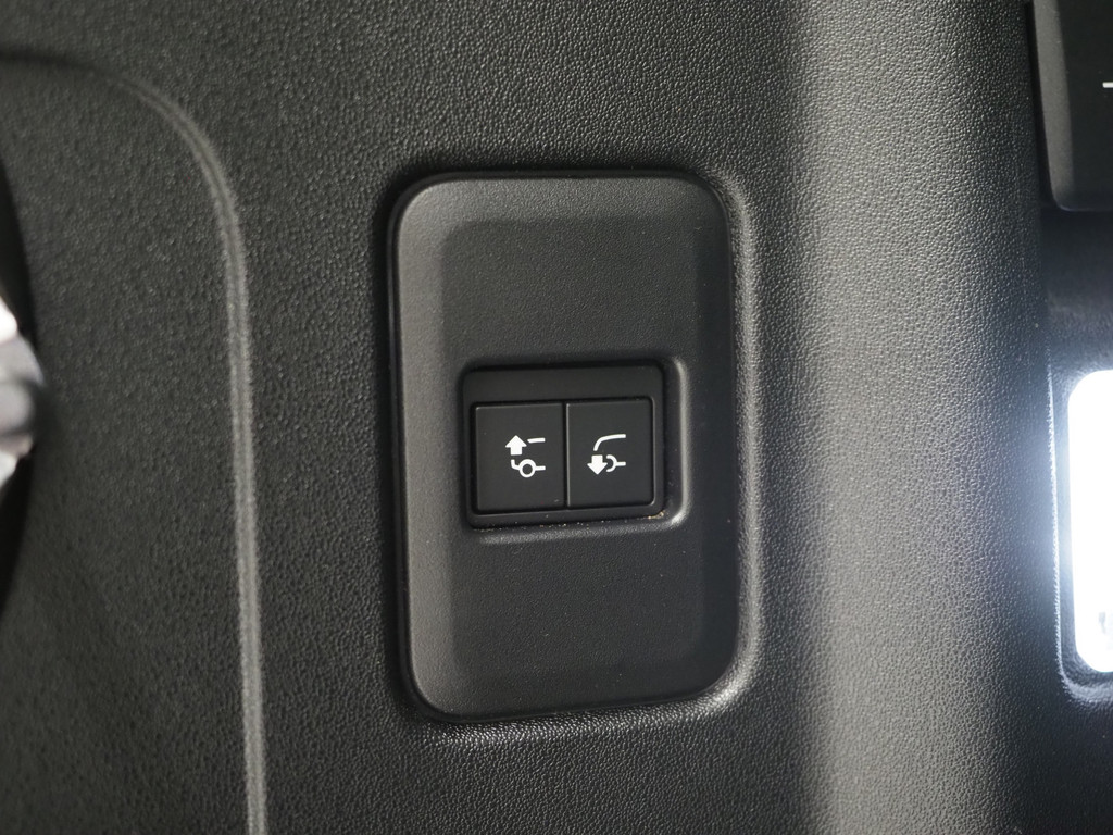 Land Rover Defender 110 2.0 P400e 82