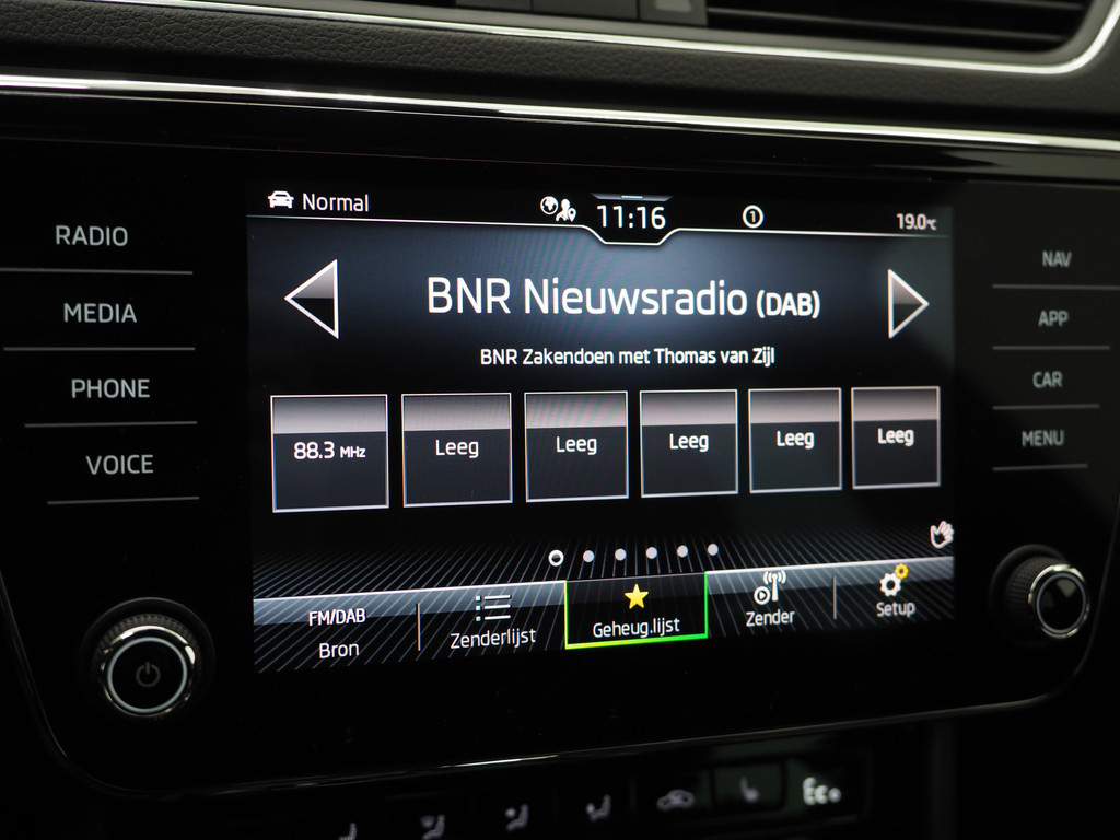 Škoda Superb Combi 1.4 TSI iV Laurin & Klement 27