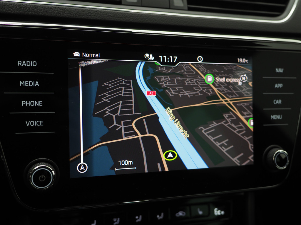 Škoda Superb Combi 1.4 TSI iV Laurin & Klement 28