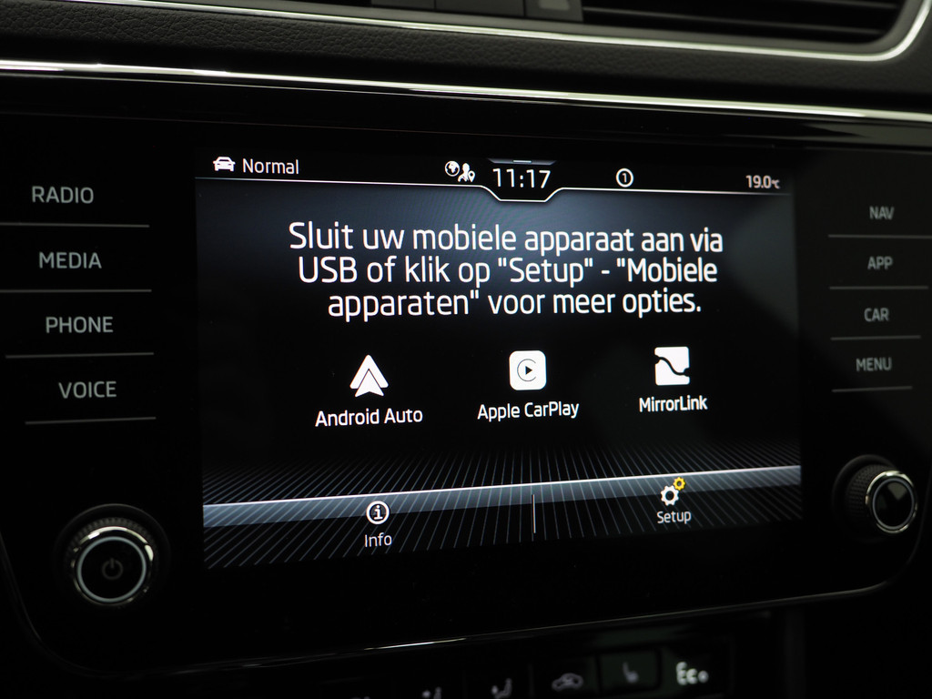 Škoda Superb Combi 1.4 TSI iV Laurin & Klement 29