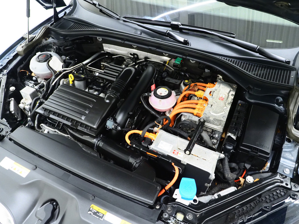 Škoda Superb Combi 1.4 TSI iV Laurin & Klement 48