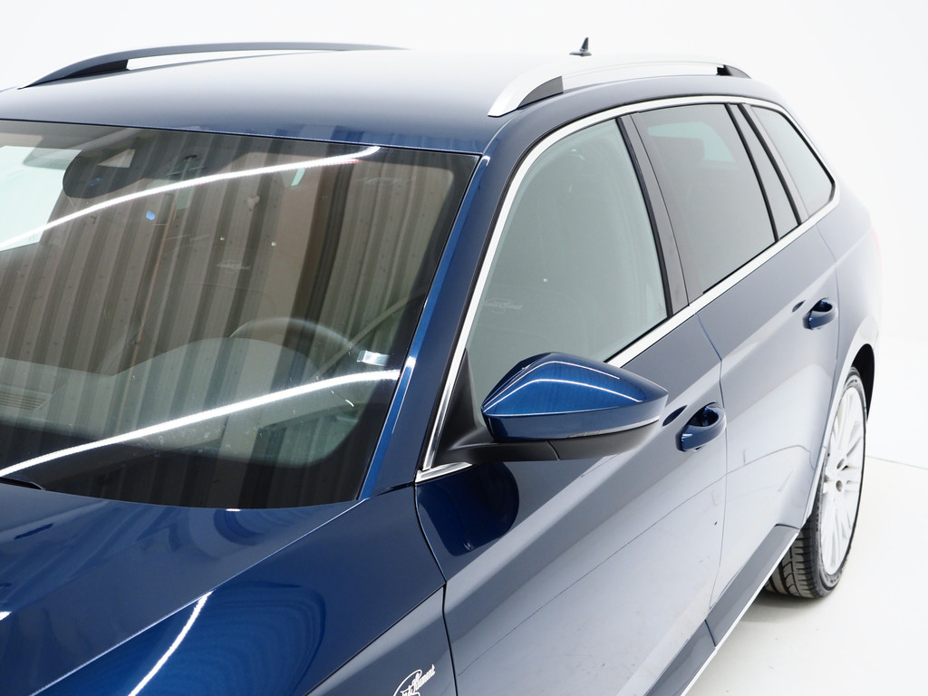 Škoda Superb Combi 1.4 TSI iV Laurin & Klement 54