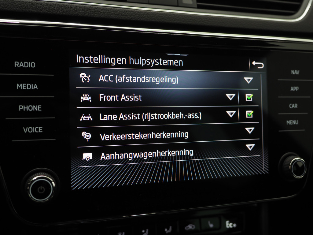 Škoda Superb Combi 1.4 TSI iV Laurin & Klement 72