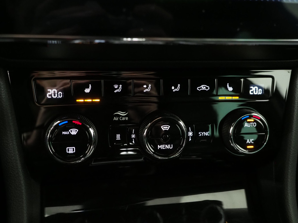 Škoda Superb Combi 1.4 TSI iV Laurin & Klement 73