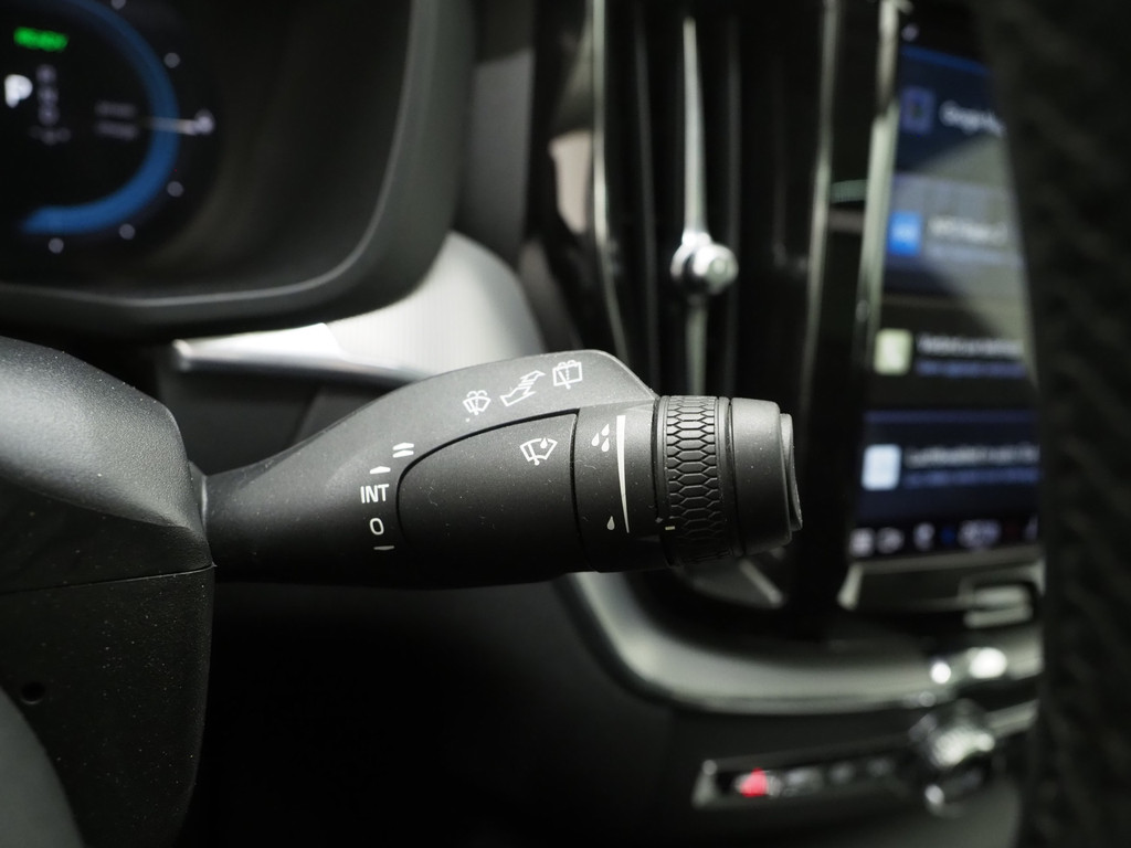 Volvo XC60 2.0 T6 Plug-in Hybrid AWD Plus Dark Long Range 25