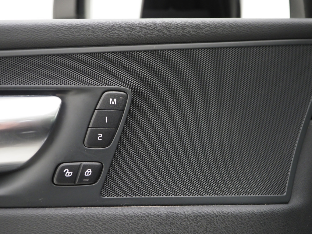 Volvo XC60 2.0 T6 Plug-in Hybrid AWD Plus Dark Long Range 59