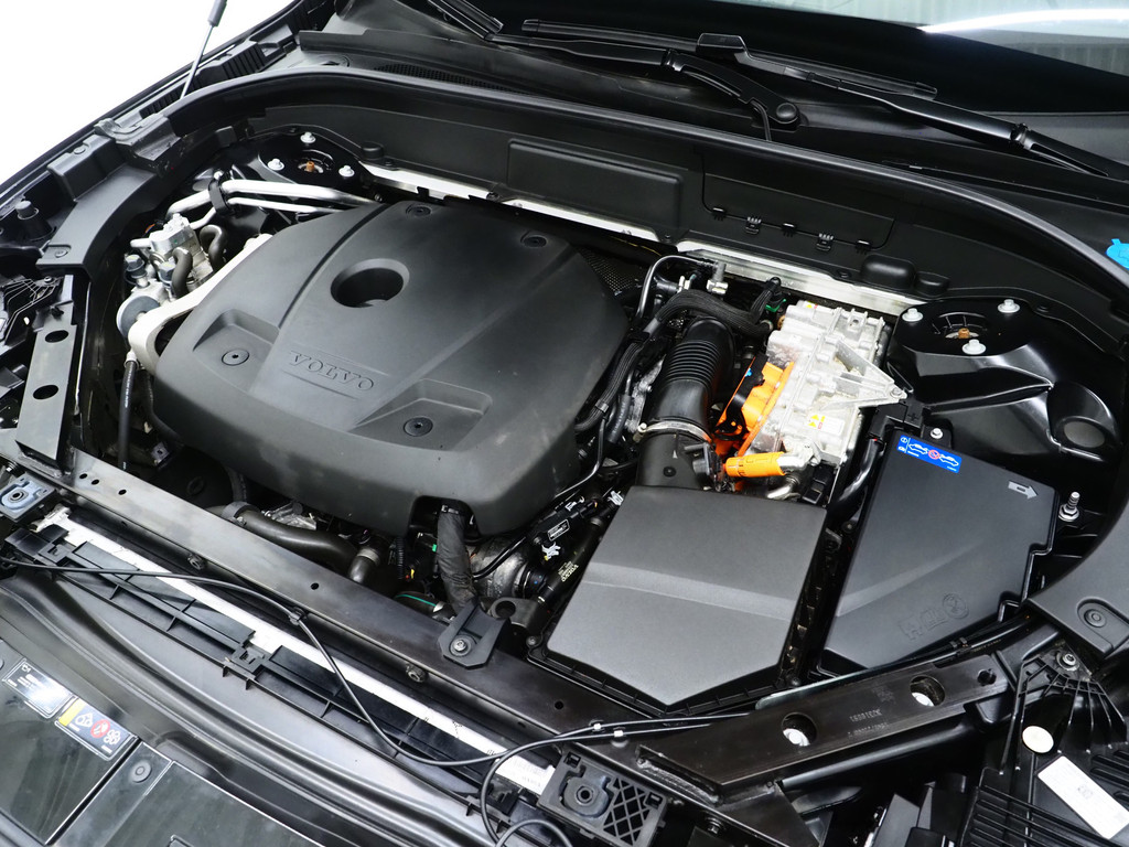 Volvo XC60 2.0 T6 Plug-in Hybrid AWD Plus Dark Long Range 6