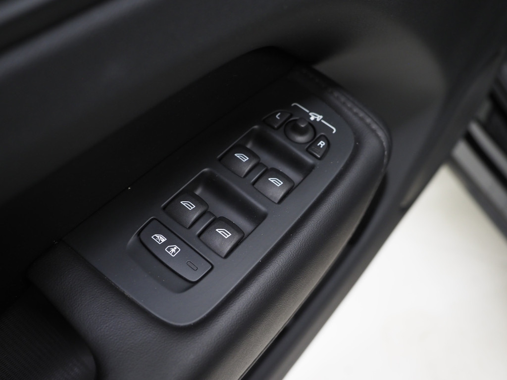 Volvo XC60 2.0 T6 Plug-in Hybrid AWD Plus Dark Long Range 60