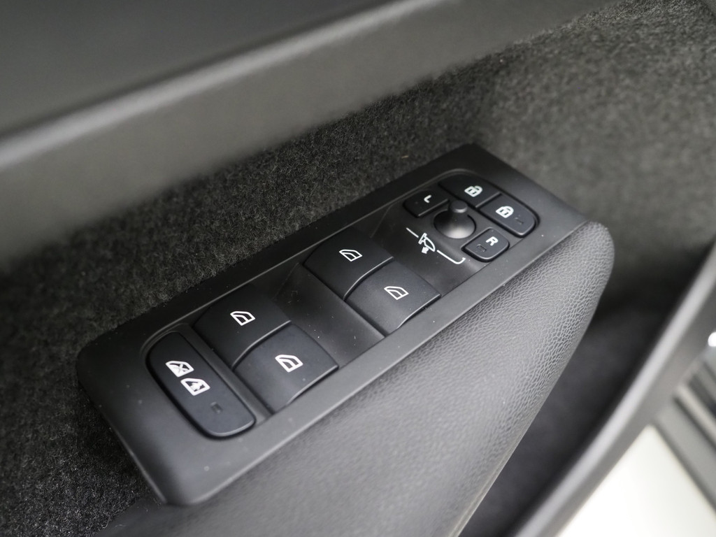 Volvo XC40 1.5 T5 Plug-in hybrid Ultimate Dark 20