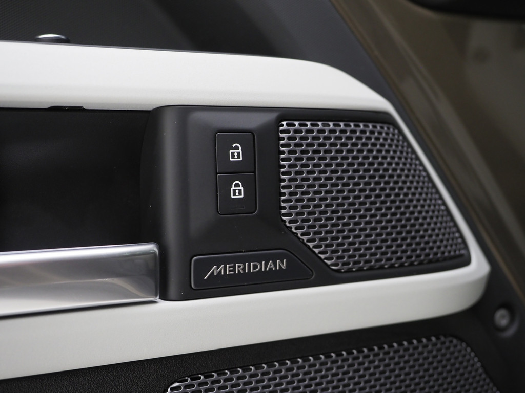 Land Rover Defender 110 2.0 P400e Urban 22