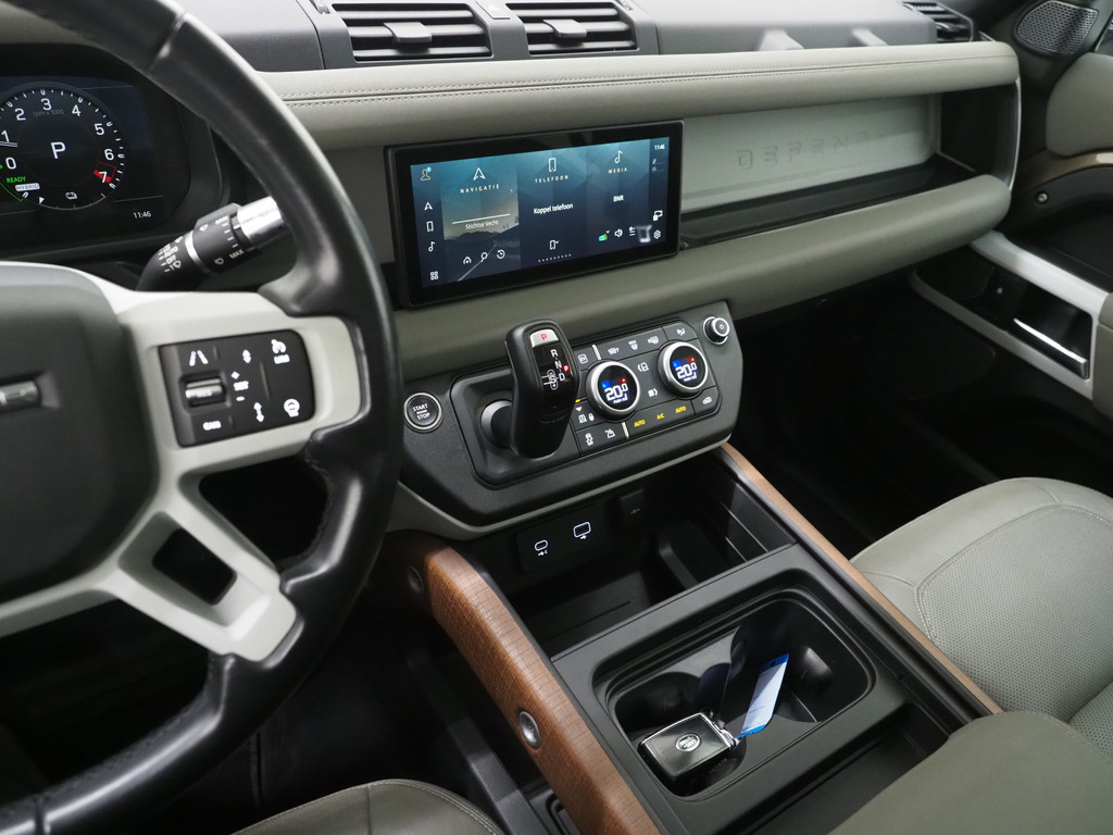 Land Rover Defender 110 2.0 P400e Urban 38