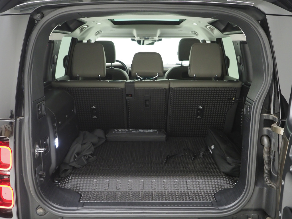 Land Rover Defender 110 2.0 P400e Urban 44