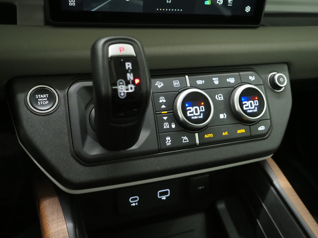 Land Rover Defender 110 2.0 P400e Urban 83