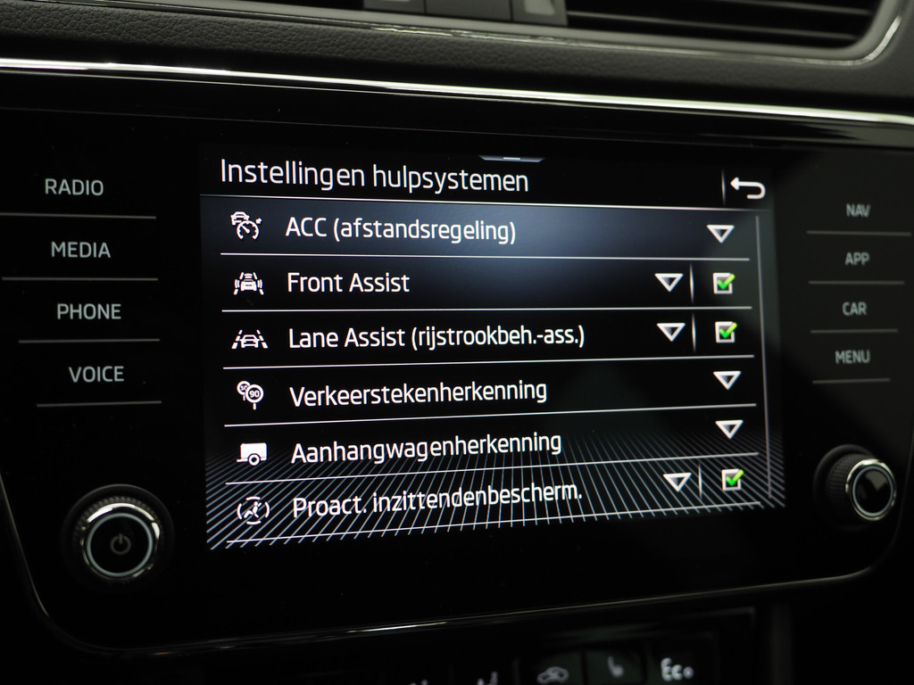 Škoda Superb Combi 1.4 TSI iV Sportline 29