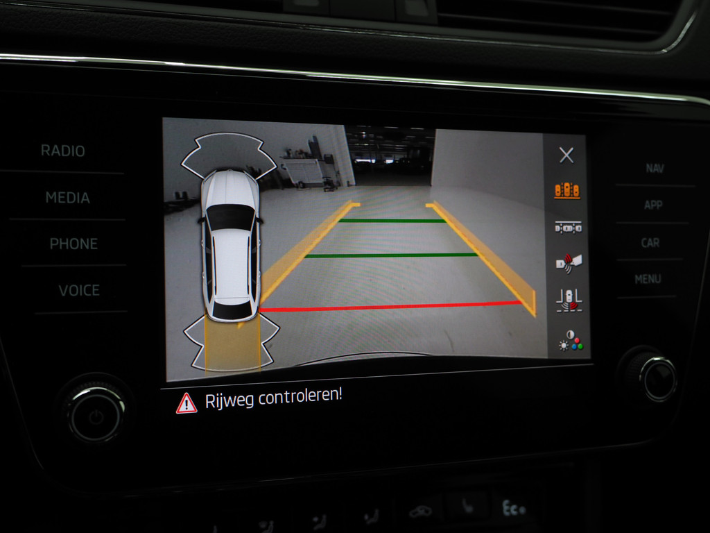 Škoda Superb Combi 1.4 TSI iV Sportline 31