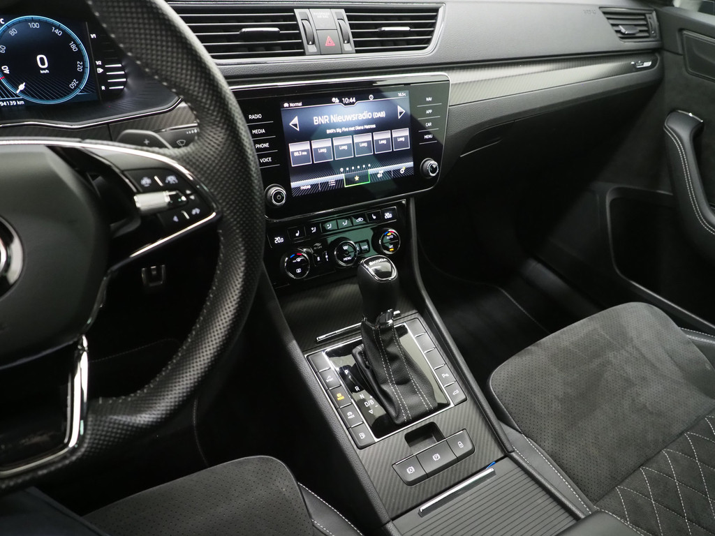 Škoda Superb Combi 1.4 TSI iV Sportline 34