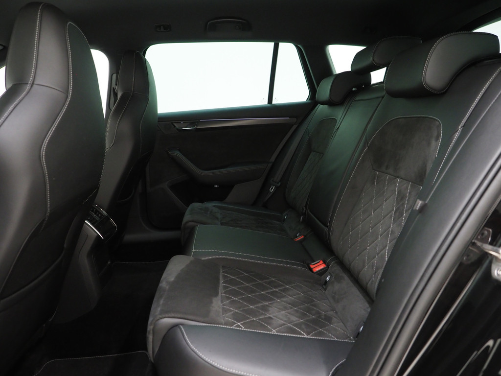 Škoda Superb Combi 1.4 TSI iV Sportline 36