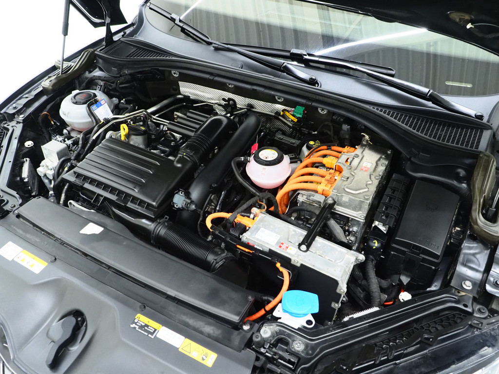 Škoda Superb Combi 1.4 TSI iV Sportline 47